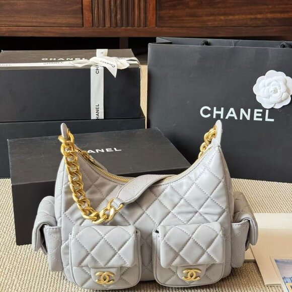 Classic CHANEL Bag: A Stylish and Versatile Choice for Elegance - Picture 11 of 14